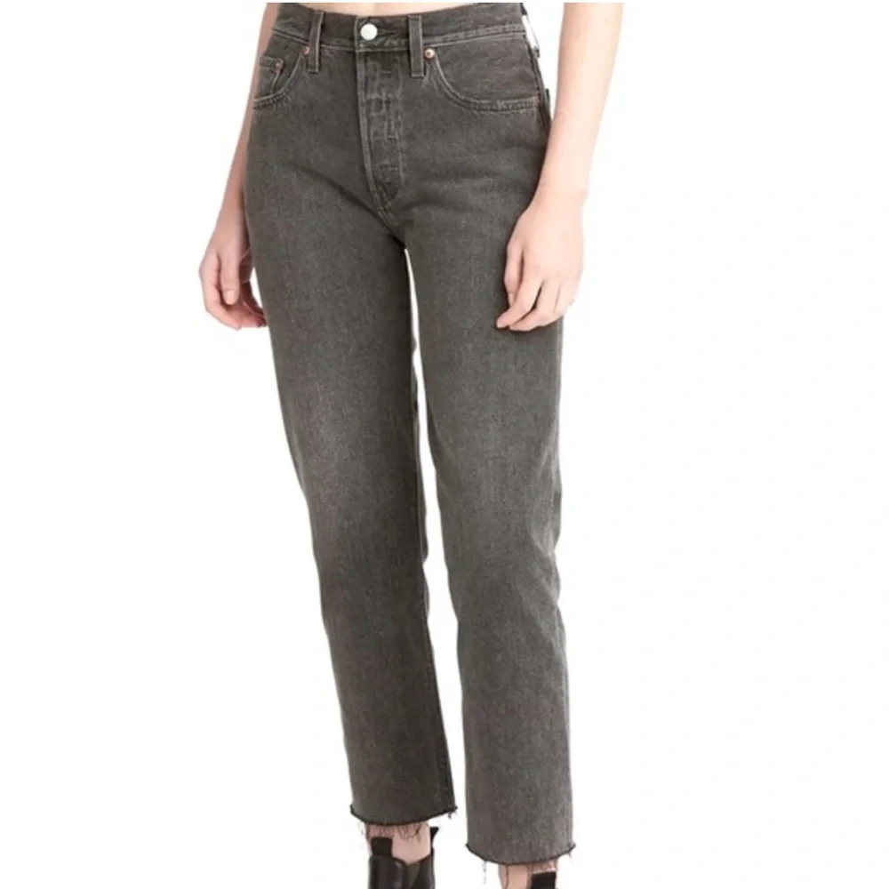 Levi’s Premium 501 Skinny Women’s Jeans in Cropped Black Denim w/ Raw Hem Sz 27 - Picture 9 of 16